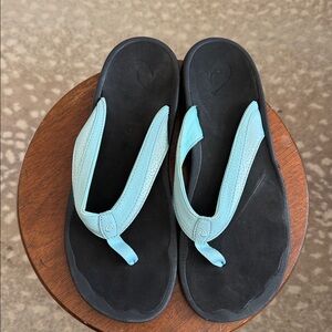 OLUKAI Womens Obama Light Blue Flip Flops Sandals Beach Summer Spring SZ 10